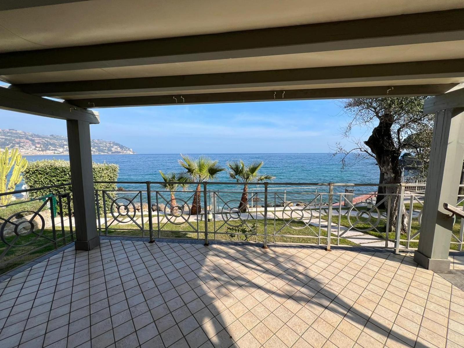 Residence Baia La Ruota Bordighera Eksteriør billede